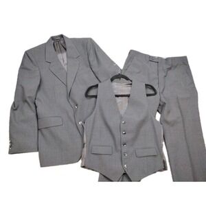 Caravelli Mens Sz 38 R Gray Pinstripe 3 Piece Suit Jacket Vest Pants 32 x 29 HTF